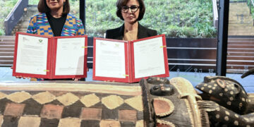 La France restitue le « tambour parlant » Djidji Ayôkwé à la Côte d’Ivoire : un symbole fort de mémoire et de réparation