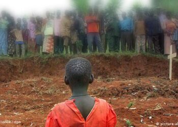Uvira : la découverte de fosses communes ravive le spectre des crimes de guerre dans l’Est congolais