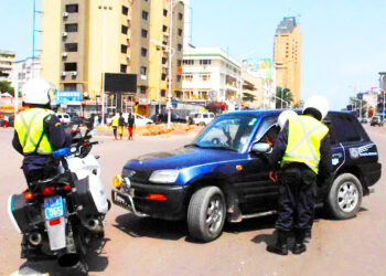 Contrôles routiers renforcés pour combattre les embouteillages, mais à quel prix ?