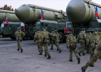 Menace nucléaire russe : Medvedev durcit la dissuasion face à l’hypothèse d’un soutien nucléaire occidental à Kiev