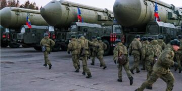 Menace nucléaire russe : Medvedev durcit la dissuasion face à l’hypothèse d’un soutien nucléaire occidental à Kiev