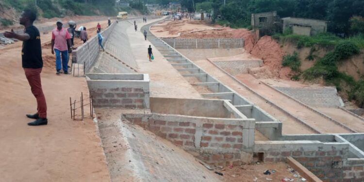 Kinshasa : les travaux de la route de Kimwenza ravivent l’espoir des habitants de Mont-Ngafula