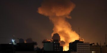 Escalade au Moyen-Orient : Israël frappe des sites stratégiques à Téhéran