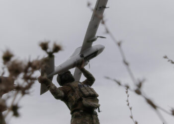 Ukraine : Moscou évoque une attaque massive de drones, Budapest réduit son soutien énergétique