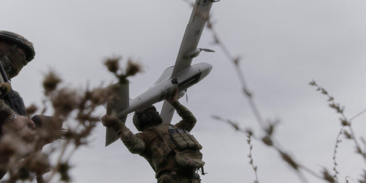Ukraine : Moscou évoque une attaque massive de drones, Budapest réduit son soutien énergétique