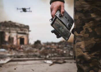 Guerre d’usure et ciel de feu : L’Ukraine face au défi de la saturation russe