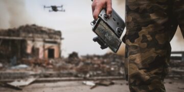 Guerre d’usure et ciel de feu : L’Ukraine face au défi de la saturation russe