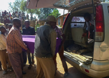 Kinshasa : un corbillard immobilisé en pleine mission, la polémique enfle