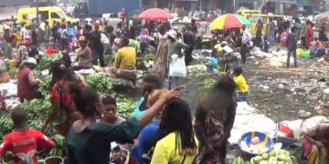 Kinshasa : le marché Selembao sombre dans l’insalubrité et les eaux usées