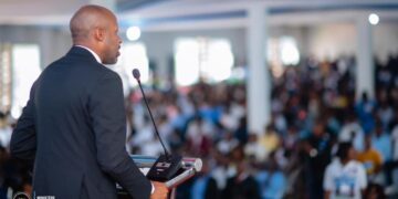 RDC : Patrick Muyaya mobilise la jeunesse de Kikwit contre la désinformation autour des Accords de Washington