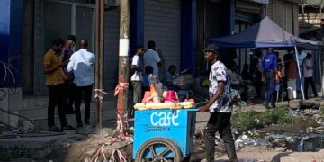 Kinshasa : le café de rue s’impose comme le petit-déjeuner des travailleurs pressés