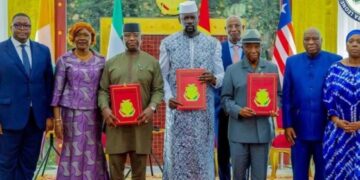 Sommet de conakry : la diplomatie du fleuve mano face au bruit des bottes