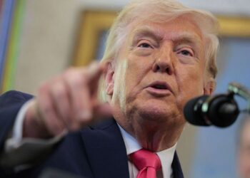 Détroit d’Ormuz : Trump met en garde l’Iran contre tout péage, trafic maritime encore limité