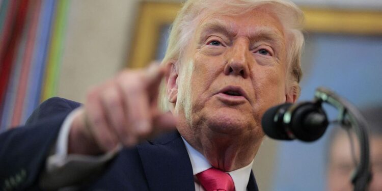 Détroit d’Ormuz : Trump met en garde l’Iran contre tout péage, trafic maritime encore limité