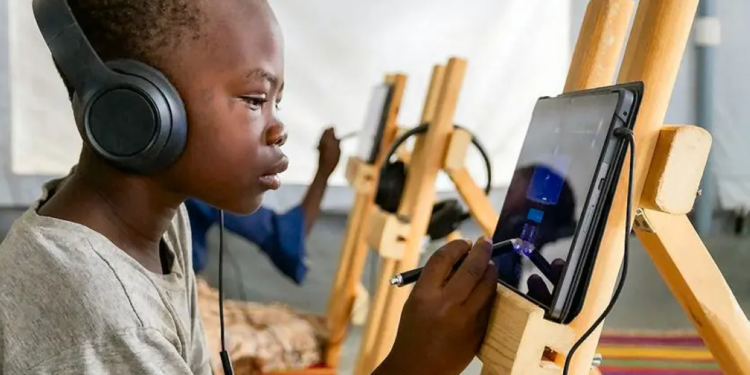 La Zambie connecte 2 500 écoles supplémentaires à Internet : le numérique comme outil d’équité éducative