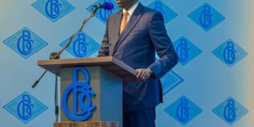 RDC : la Banque centrale durcit la régulation des devises et abaisse son taux directeur