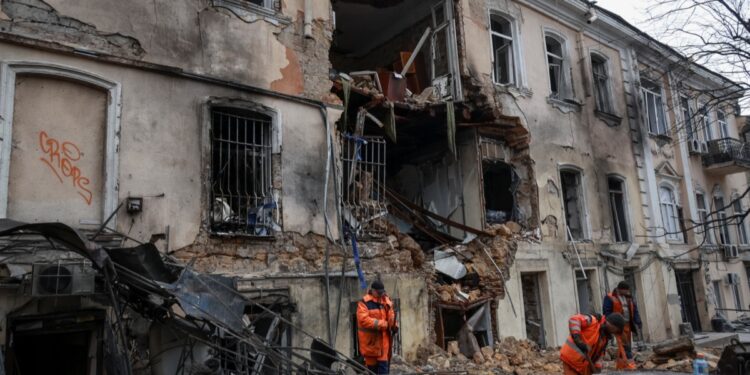 Des frappes russes font 19 morts à Kiev, Dnipro et Odessa : la guerre d’usure continue de saigner l’Ukraine