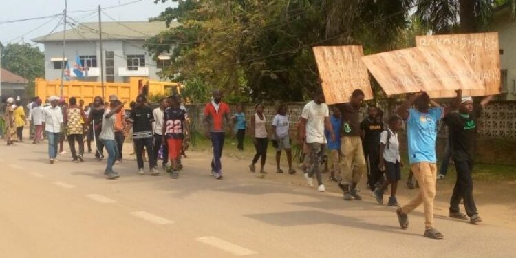 Kisangani sous tension : des habitations rasées pour un camp militaire, les élus provinciaux montent au créneau