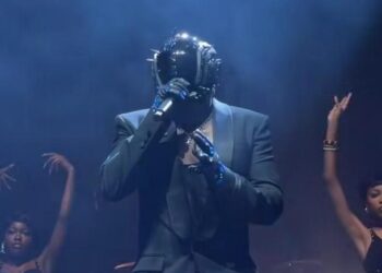 Ferré Gola enflamme l’Accor Arena avec des invités de marque