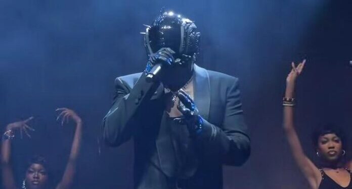 Ferré Gola enflamme l’Accor Arena avec des invités de marque