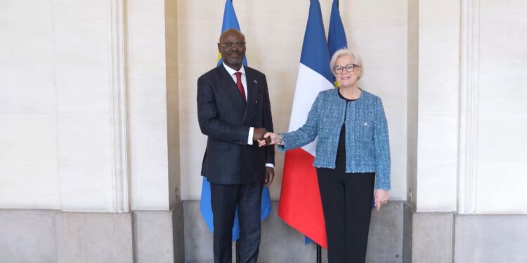 Paris-Kinshasa, une coopération militaire à reconstruire : Guy Kabombo en mission dans les couloirs du pouvoir français