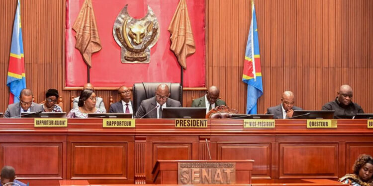 Au Sénat de Kinshasa, deux bombes à retardement à l’ordre du jour : l’état de siège et le recensement