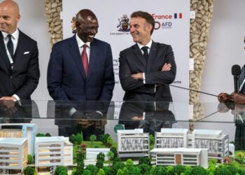 Macron annonce 23 milliards d’euros pour l’Afrique à Nairobi : entre ambition numérique et méfiance africaine