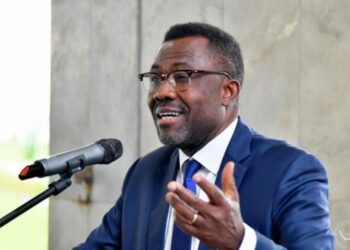 Véron Mosengo-Omba seul en lice à la FECOFA : le foot congolais se choisit un président par défaut