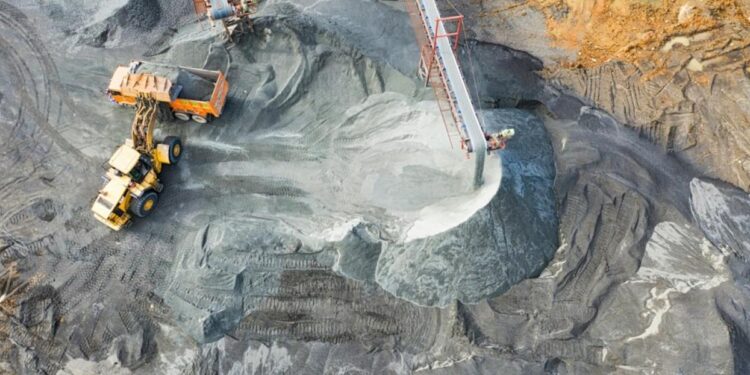Afrique : exporter plus, gagner moins — le défi de la transformation des minerais