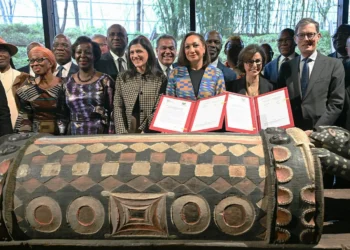 La France adopte une loi historique sur la restitution des oeuvres africaines pillées : Kinshasa attend ses trésors