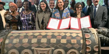 La France adopte une loi historique sur la restitution des oeuvres africaines pillées : Kinshasa attend ses trésors