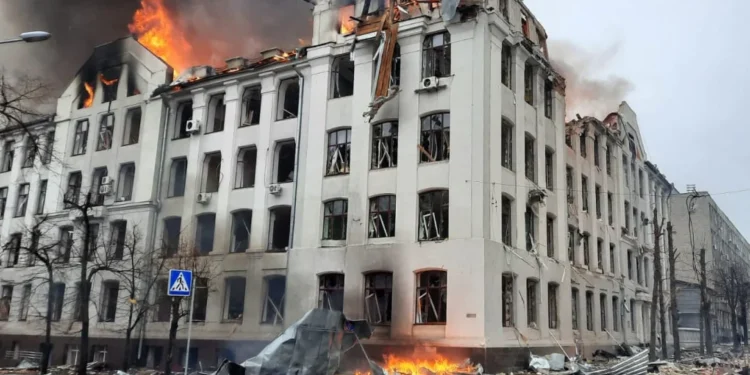 Ukraine : une journée meurtrière sous les bombardements ravive les appels à un cessez-le-feu