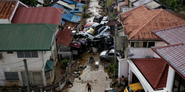 Philippines : un puissant séisme de magnitude 7,8 fait au moins 35 morts et déclenche des alertes au tsunami