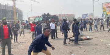 Sit-in dispersé aux gaz lacrymogènes : deux morts selon Fayulu, la crise constitutionnelle bascule dans le sang
