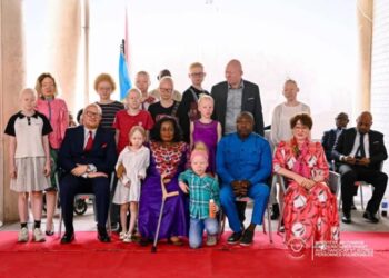 Albinisme : la ministre Esambo réaffirme l’engagement de l’État pour l’inclusion – et les actes attendus