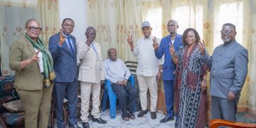 Taupin Kabongo Mukengeshayi chez le doyen Mususu : une visite de courtoisie qui relance le débat sur le leadership au sein de l’UDPS