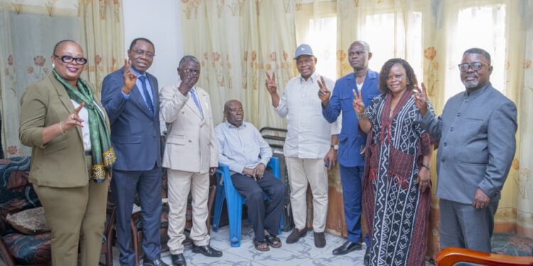 Taupin Kabongo Mukengeshayi chez le doyen Mususu : une visite de courtoisie qui relance le débat sur le leadership au sein de l’UDPS